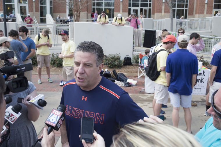 Bruce Pearl gets Dunked